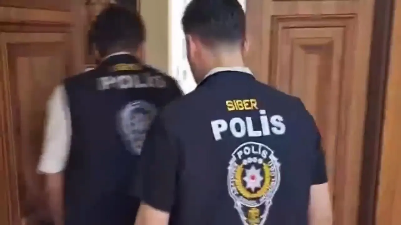 Ünlü bankacıların adıyla sahte yatırım ağı kuran şebekeye büyük darbe