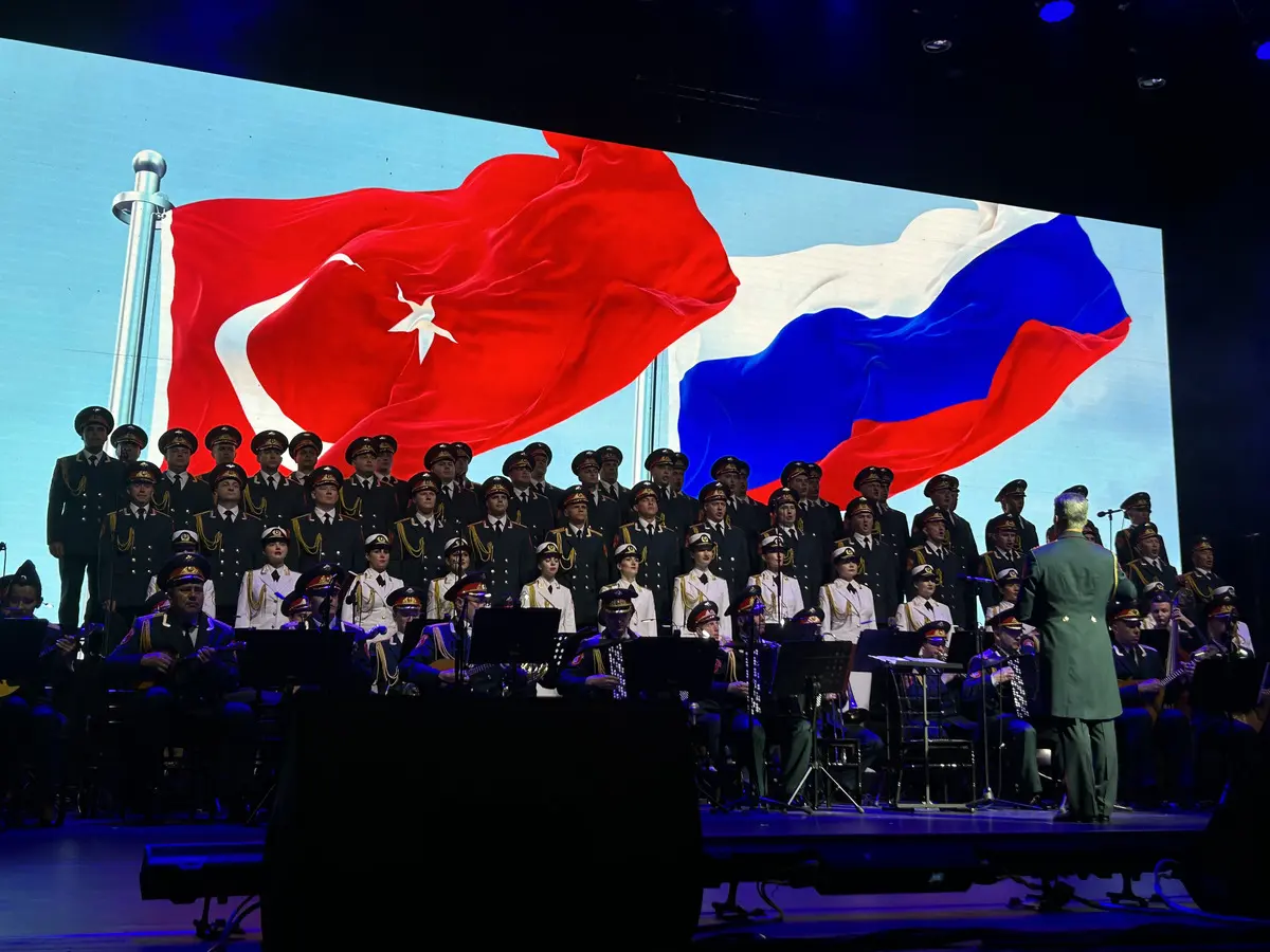 Rus Kızılordu Korosu ve Hayko Cepkin aynı sahnede buluştu 1