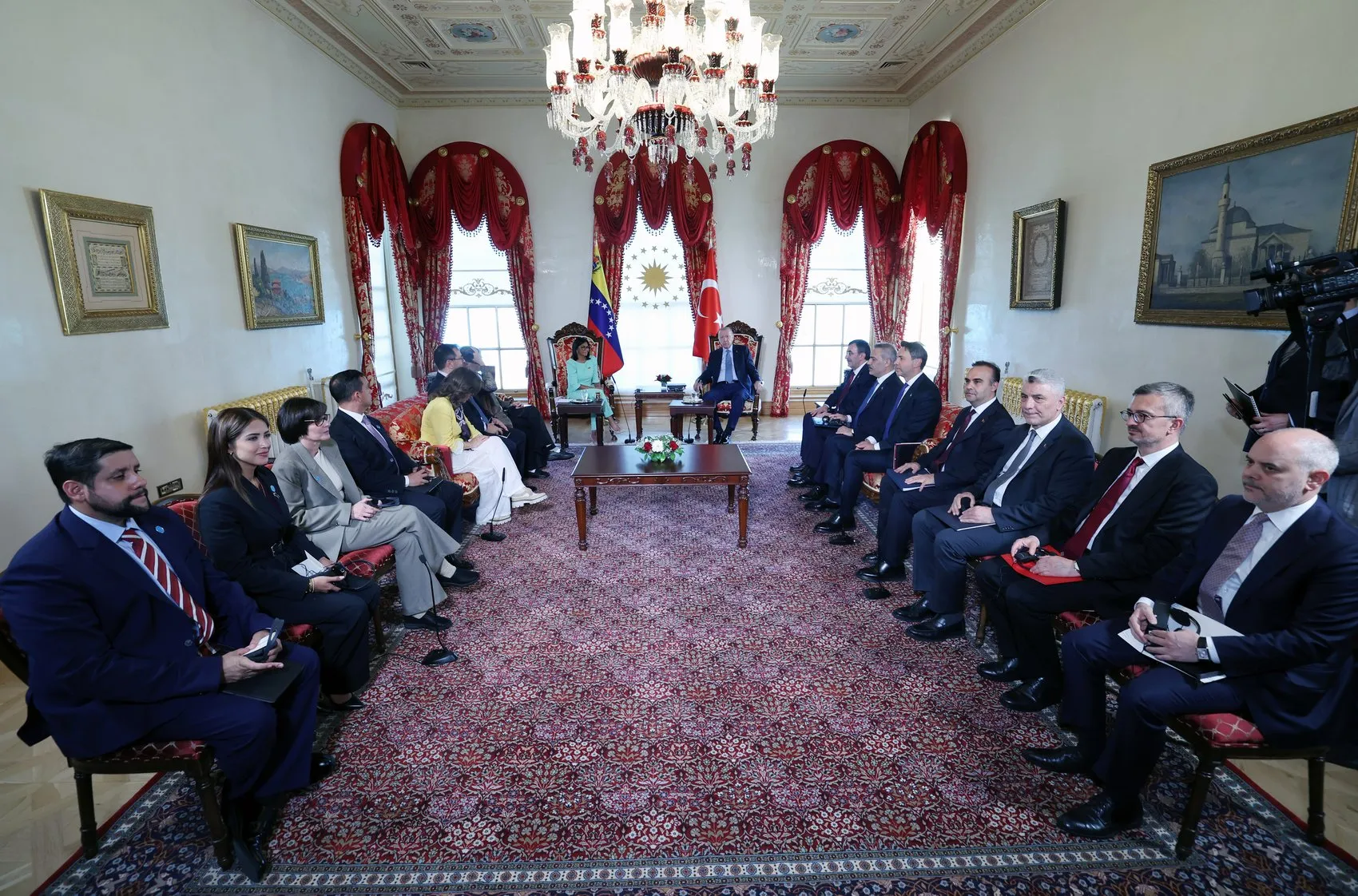 Erdoğan Dolmabahçe’de Venezuela heyetini ağırladı
