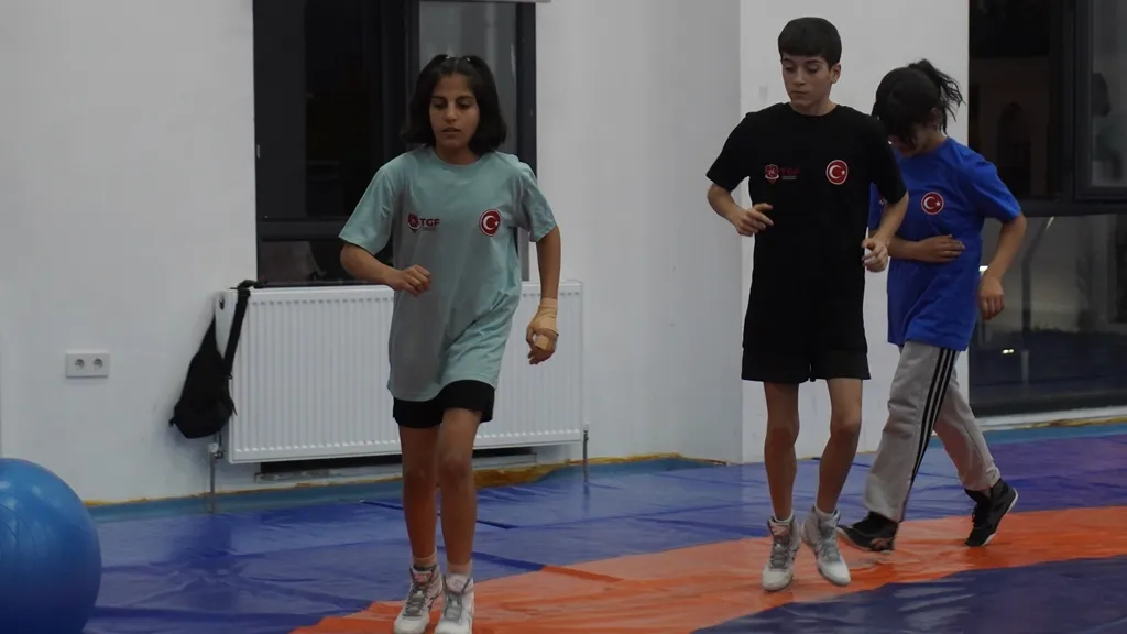 Siirtli genç kızlar Avrupa minderinde madalya kazandı