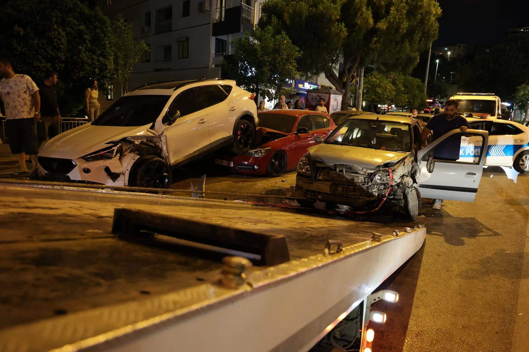 İzmir'de direksiyon başında kalp krizi geçiren sürücü hayatını kaybetti
