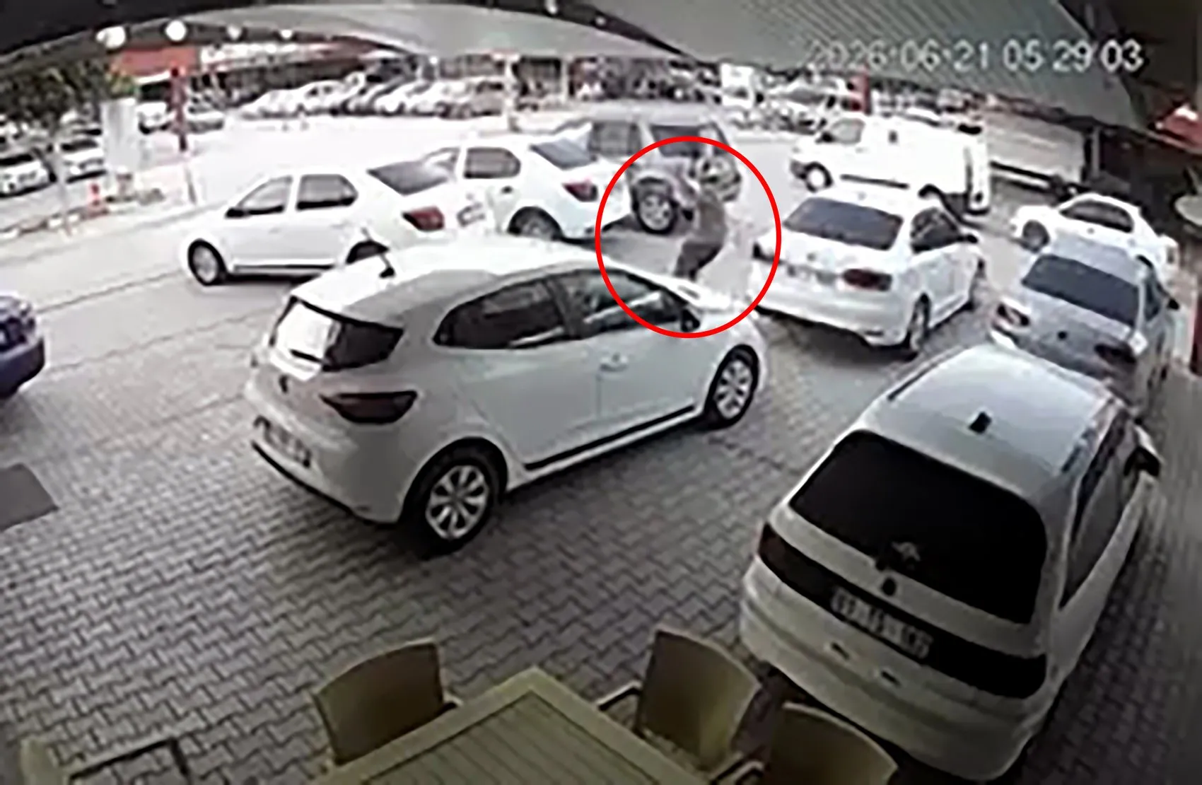 Adana'da galeriye motosikletli saldırı