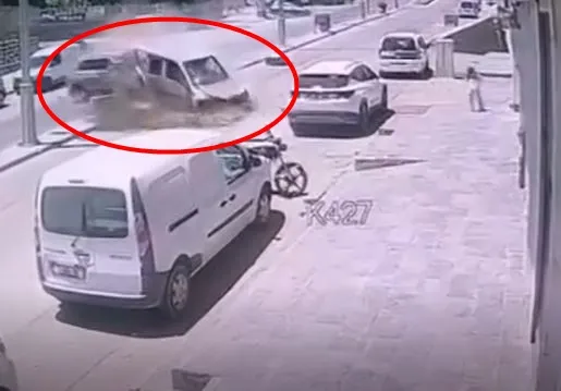 Cizre'deki trafik kazası güvenlik kamerasına yansıdı