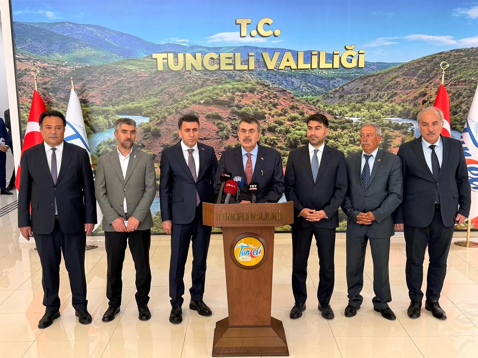 Bakan Tekin Tunceli'deki eğitim verilerini paylaştı