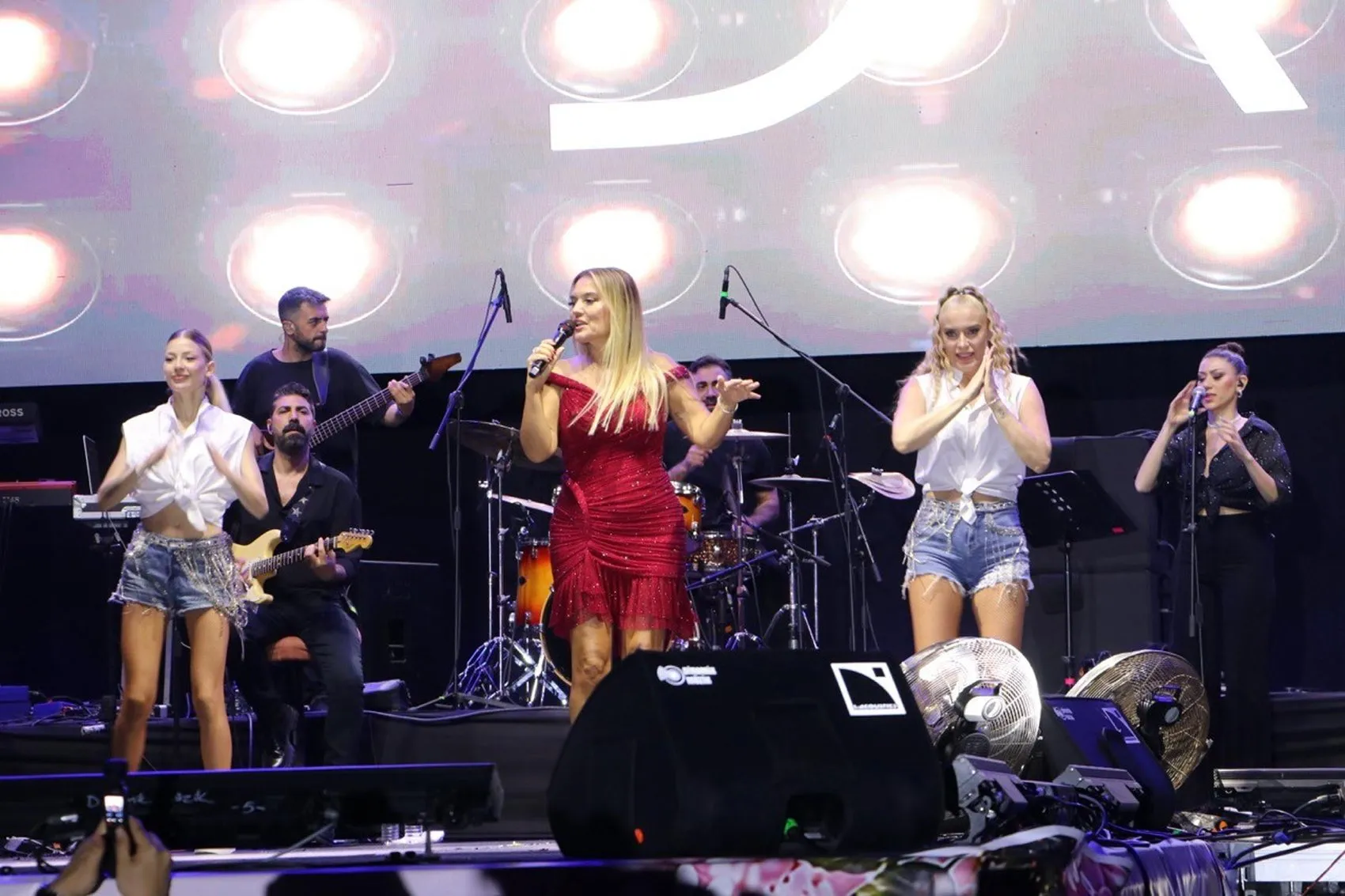 Tekirdağ Kiraz Festivali coşkulu konserlerle noktalandı