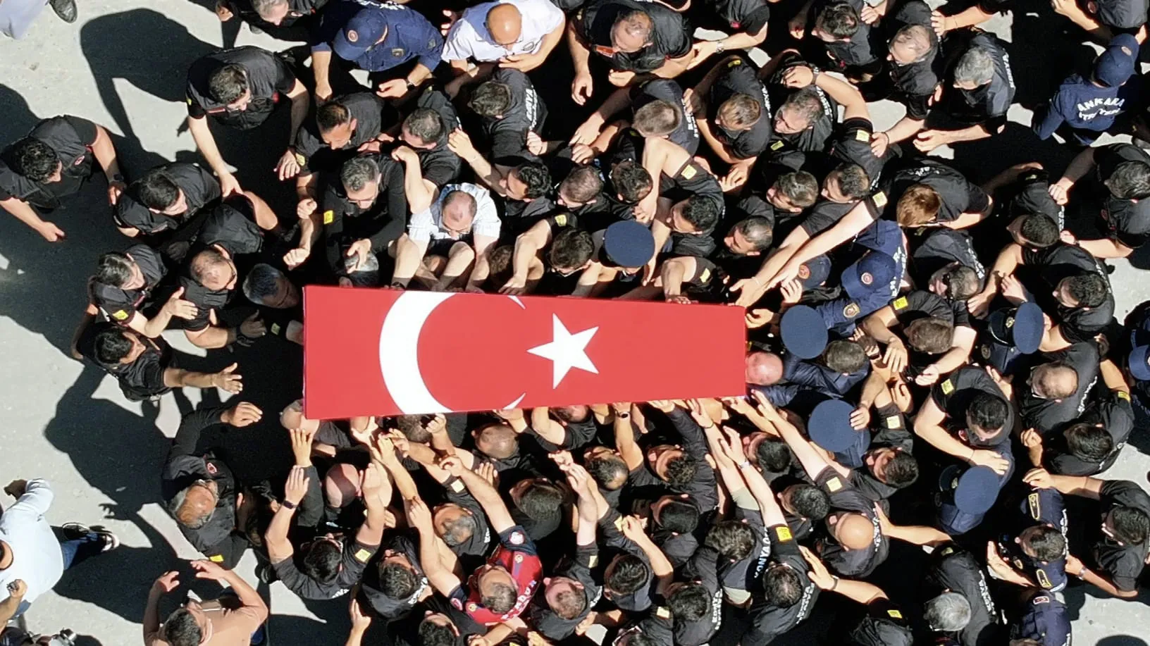 Konya fabrikadaki yangında can veren itfaiyecisini uğurladı