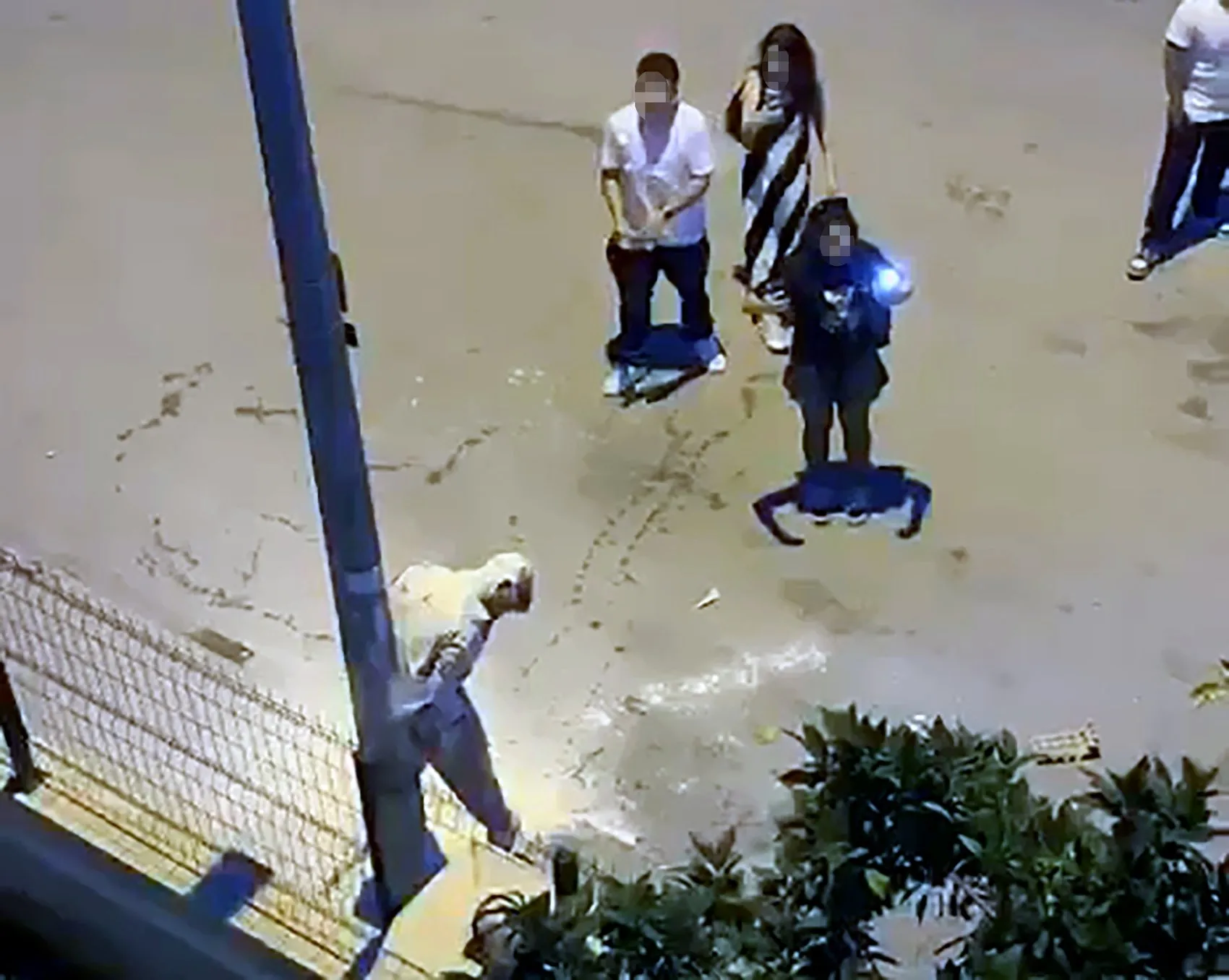 Adana'da arkadaşlarına yaptıkları akran zorbalığı kameraya yansıdı