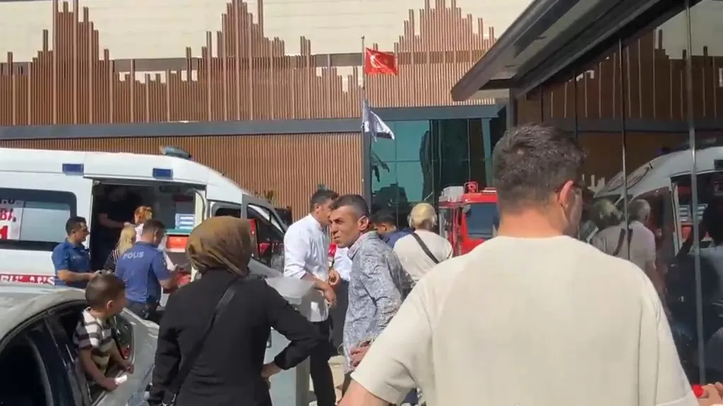 Elazığ’da otel yangını paniği