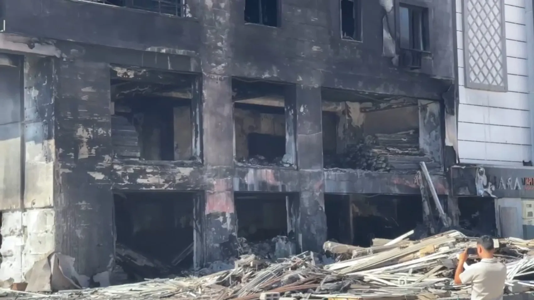 Şanlıurfa’da 10 katlı binayı saran alevler 8 daireyi kül etti