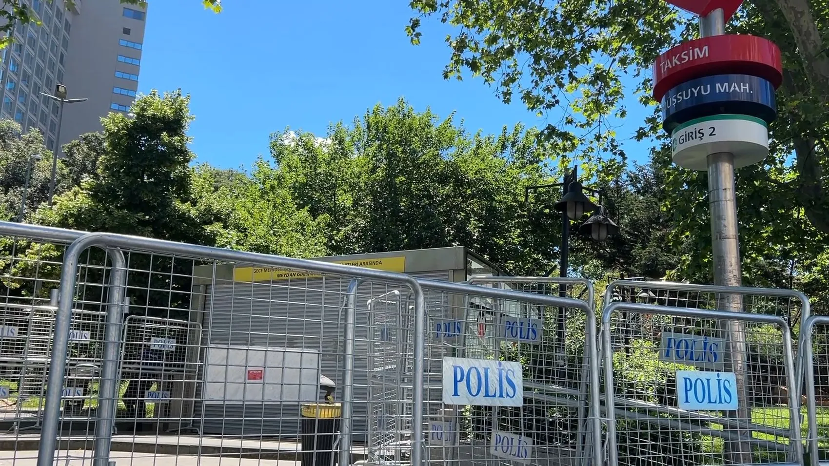 Taksim metrosunda ulaşım durduruldu