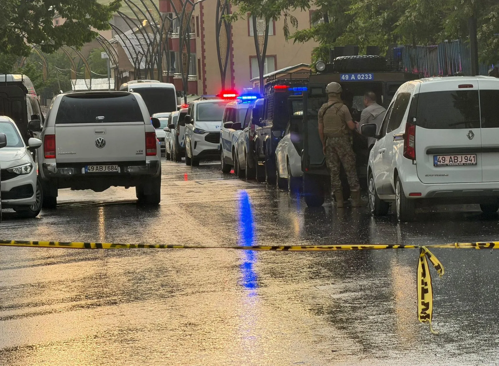 Muş'ta evde dehşet anları Kardeşini vurdu, çatışmada can verdi