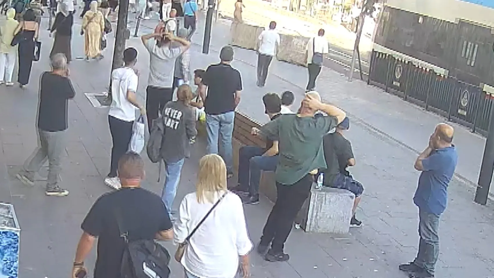 Fatih’te tramvay durağında acı olay 6 yaşındaki çocuk hayatını kaybetti