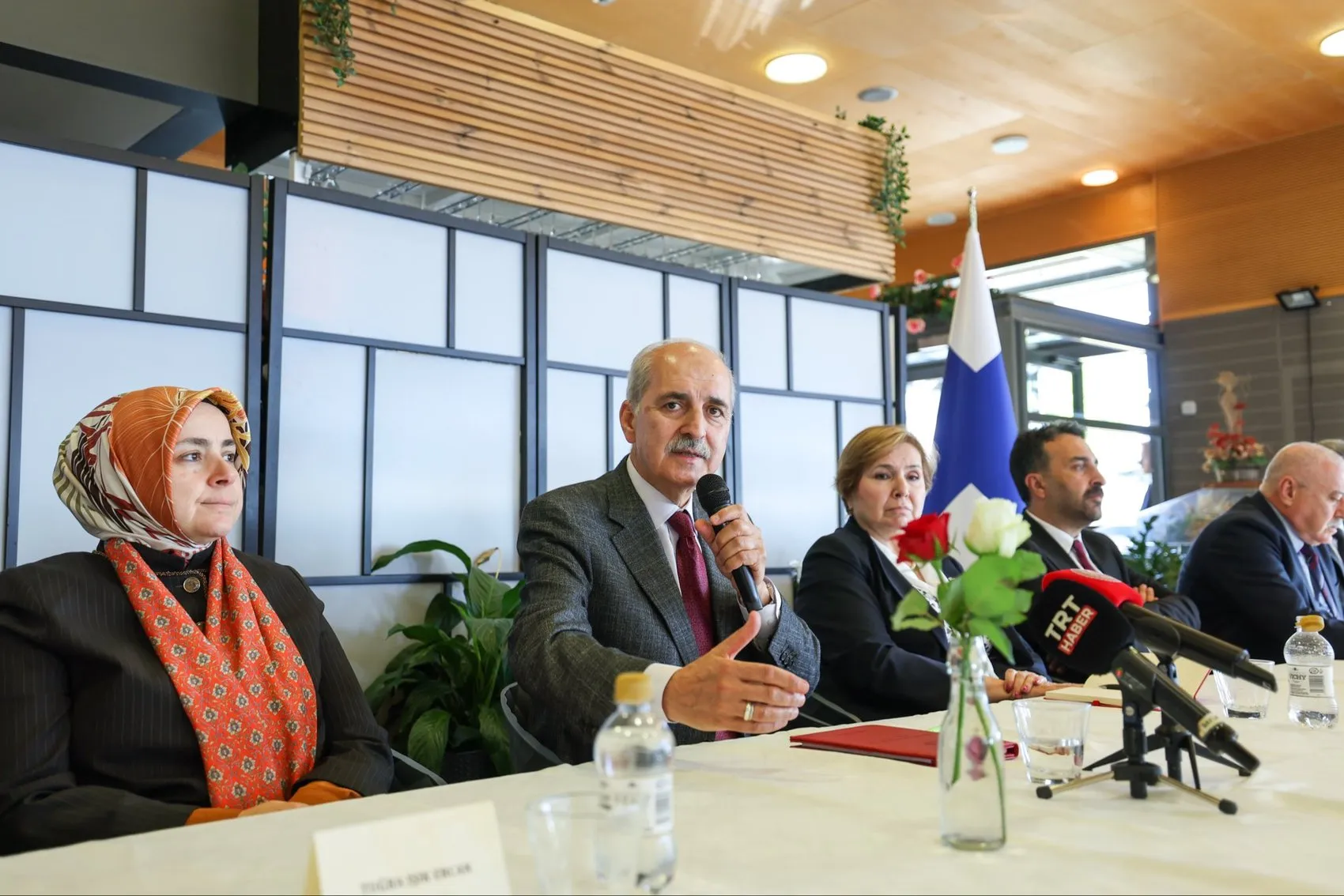 Kurtulmuş Finlandiya'daki Türklerle buluştu