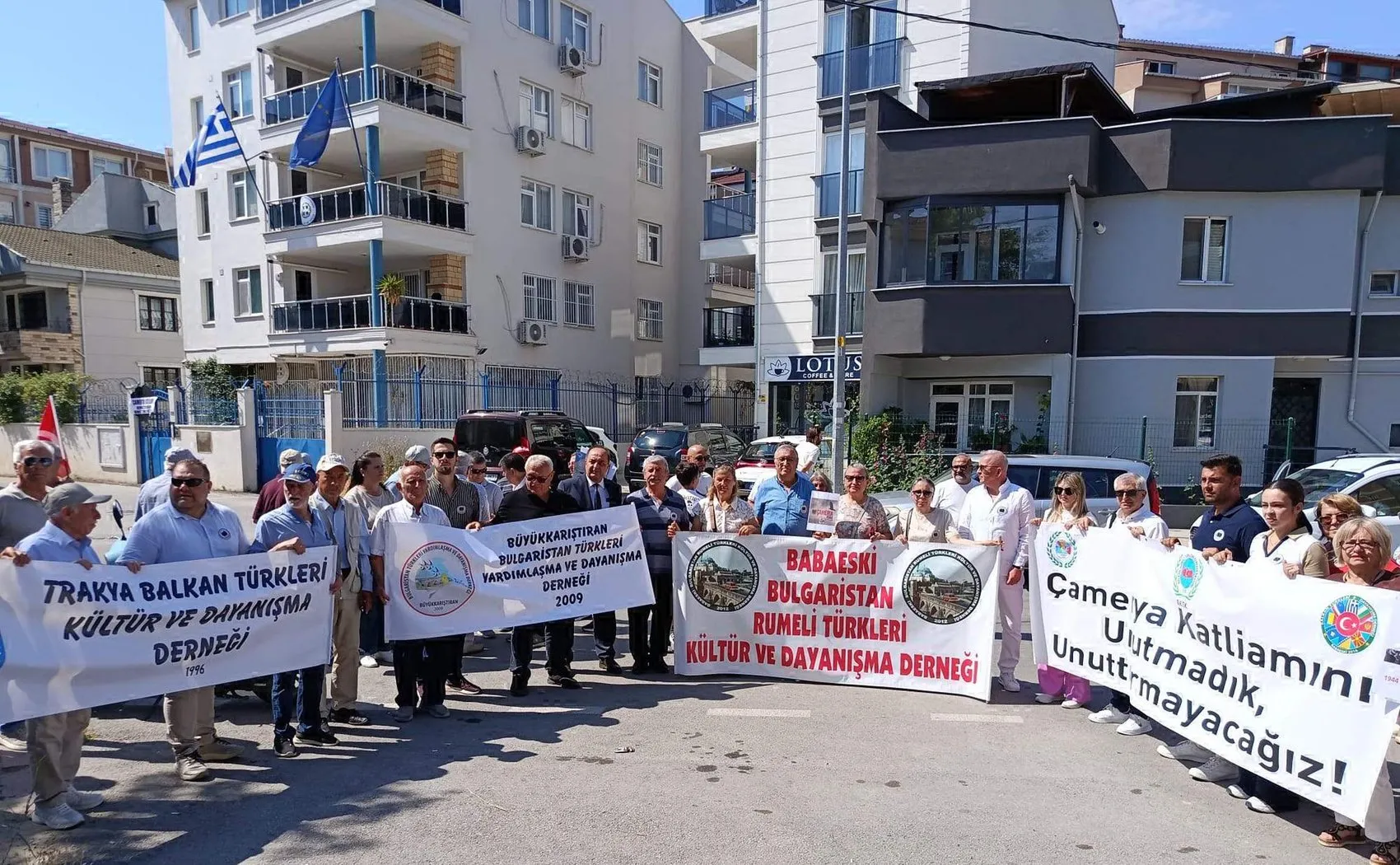 Edirne'de Yunanistan Konsolosluğu önünde protesto