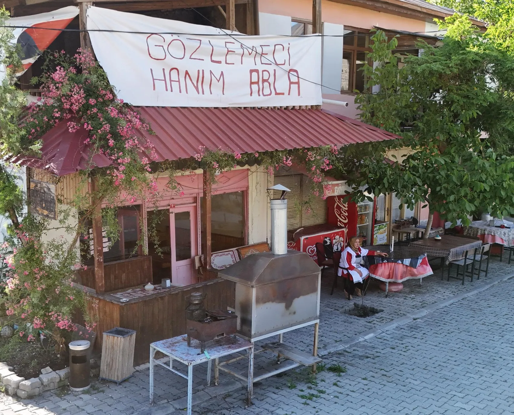 Tortum Şelalesi'nde gözleme satarak üç mühendis yetiştirdi
