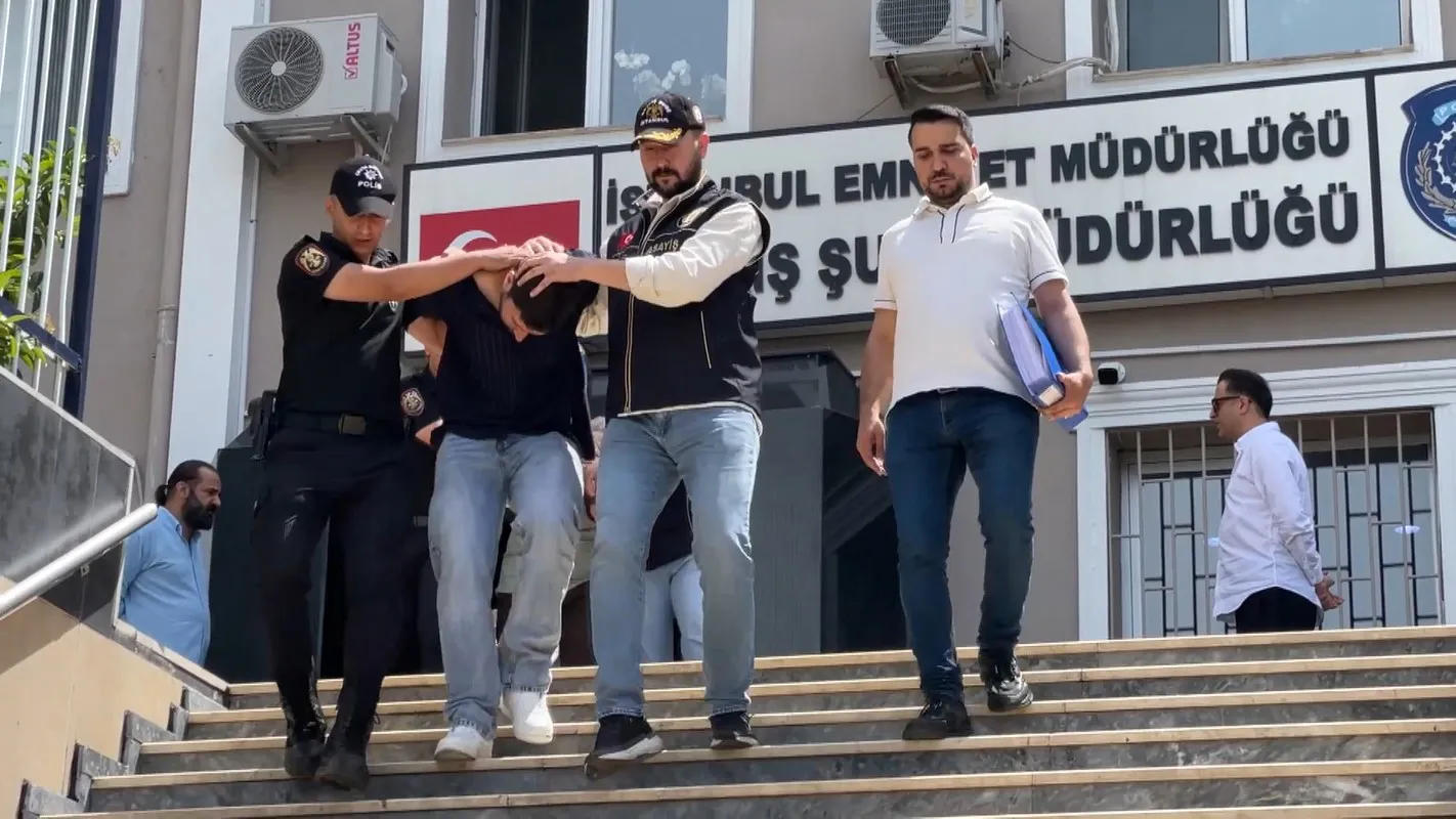 Havalimanına giden turistleri soyan çeteyi şoför ele verdi
