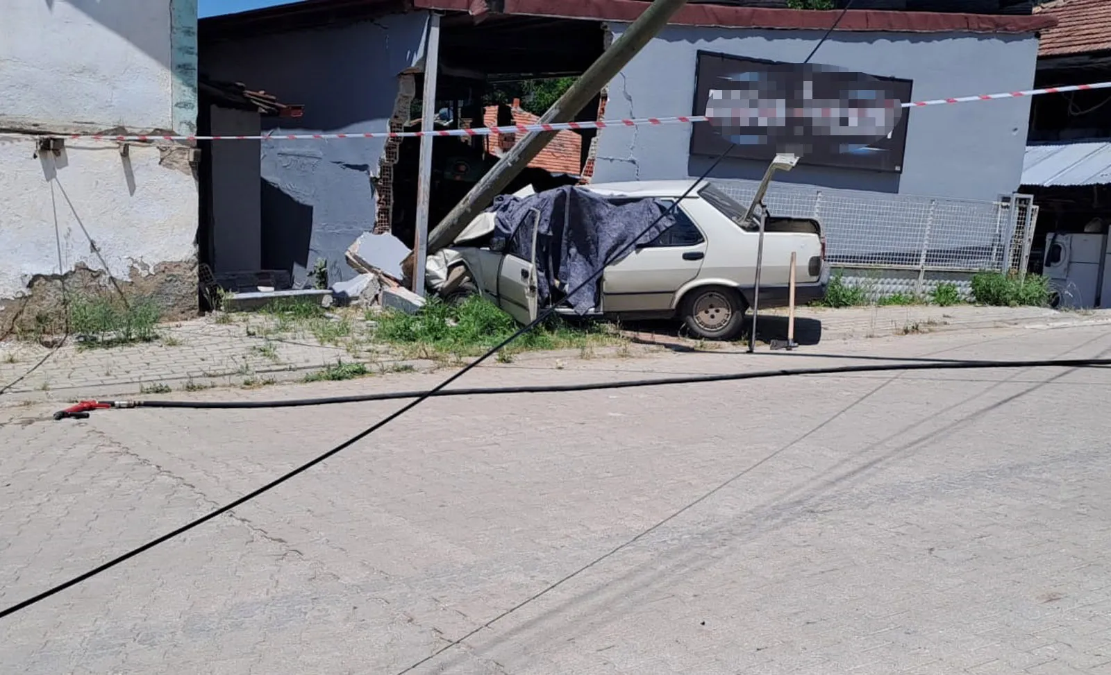Denizli’de feci kaza Otomobil duvara çarptı, yaşlı çift hayatını kaybetti