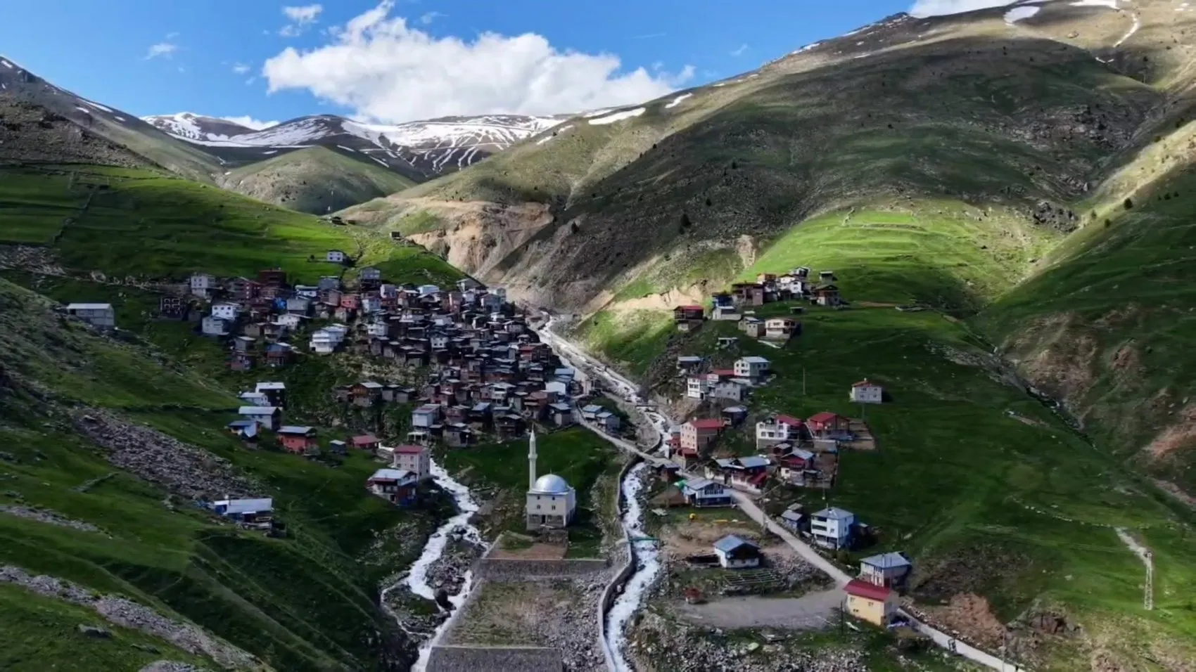 Kaçkar Dağları’nda aynı anda iki mevsim yaşanıyor