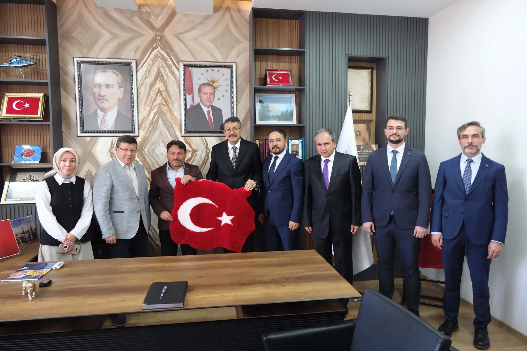 Bakan Yardımcısı Ali Çelik temaslarda bulunmak üzere Uşak’a gitti