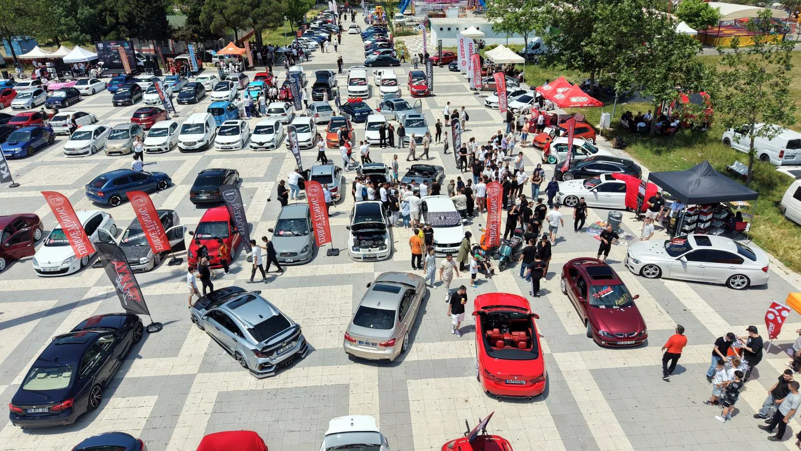 Tekirdağ'da modifiye araç tutkunları buluştu