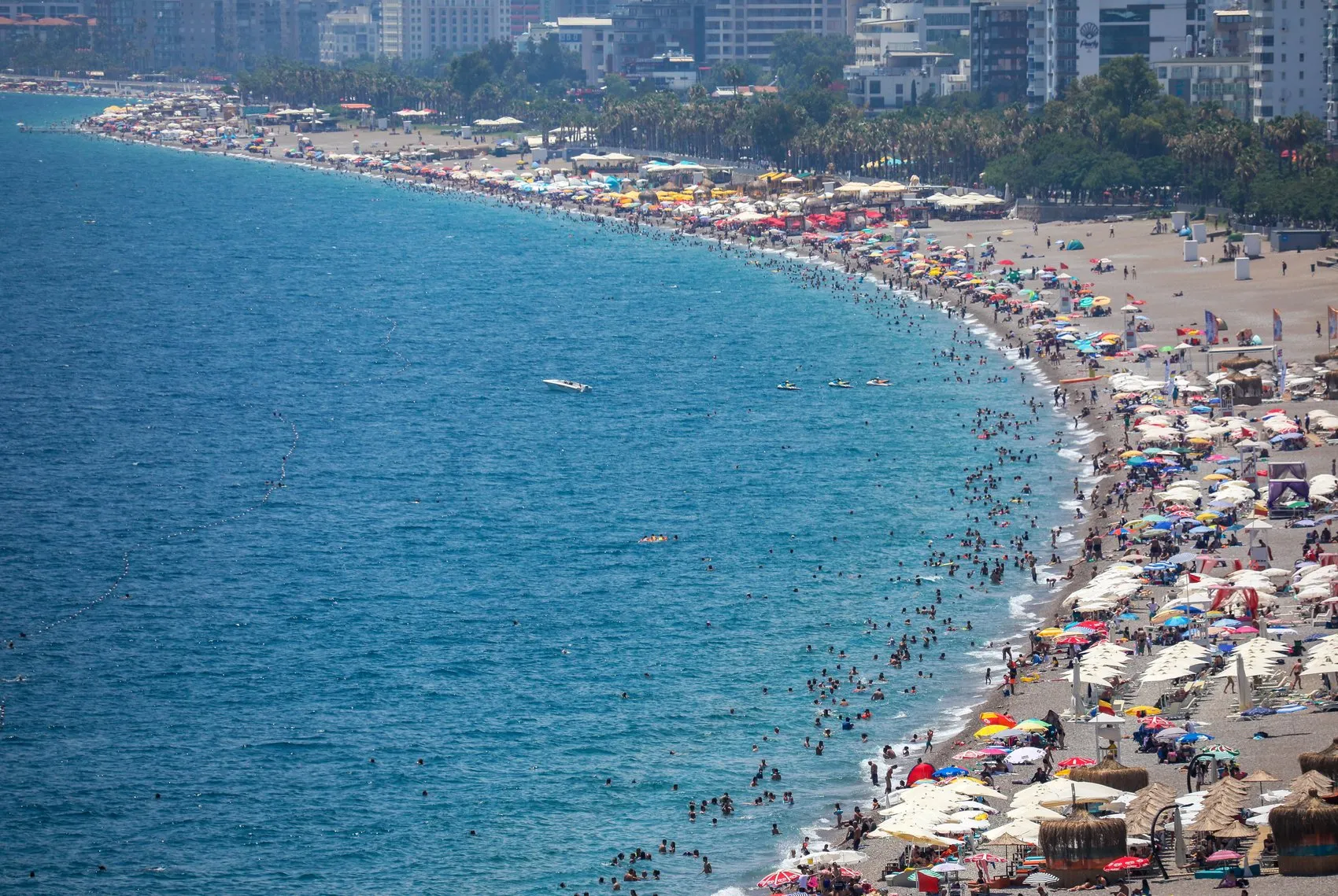 Antalya tatil sezonunu 3,5 milyon yabancı turistle karşıladı