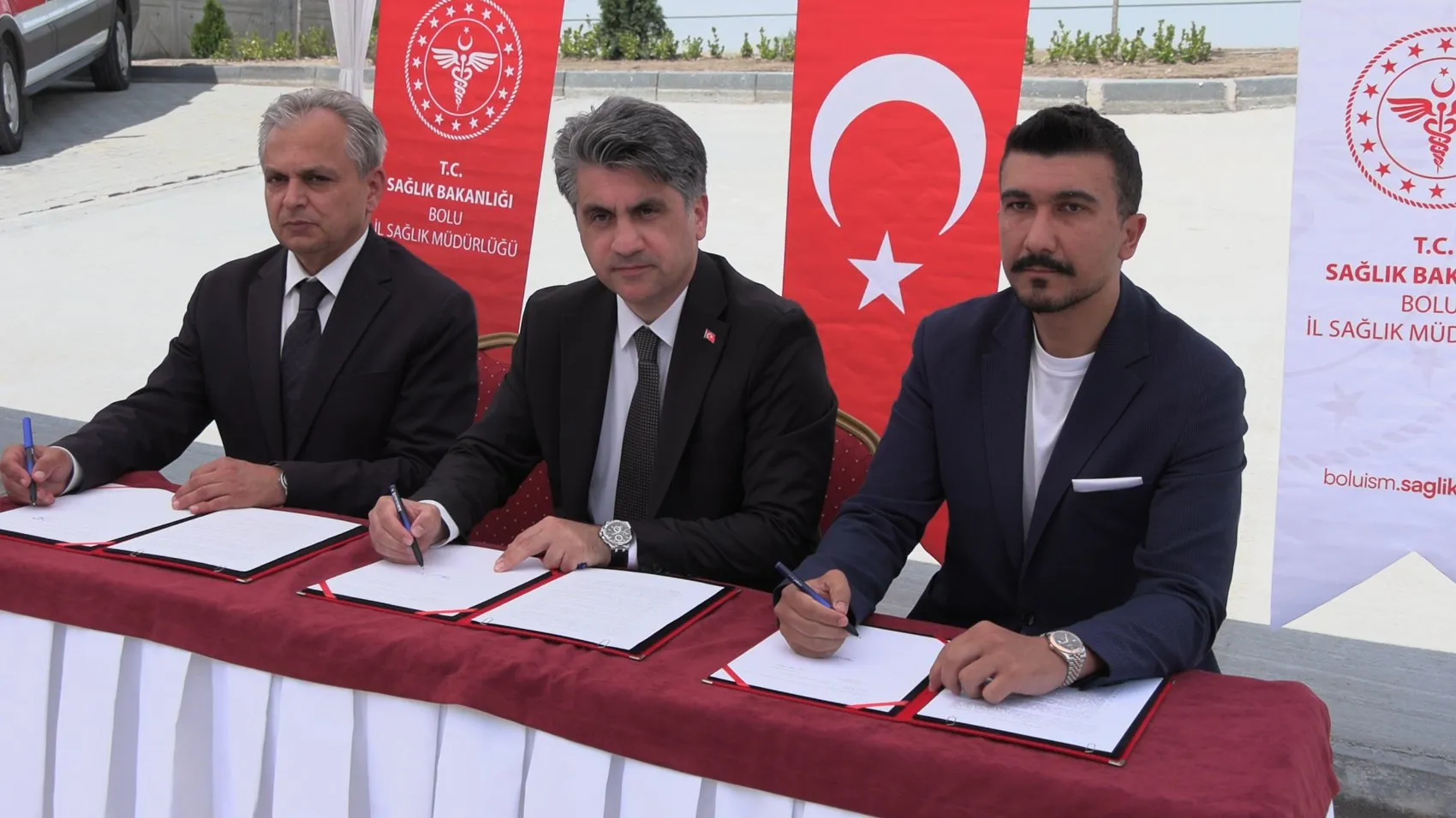 Yangın faciasında kaybettiği 8 yakını için sağlık merkezi yaptırdı