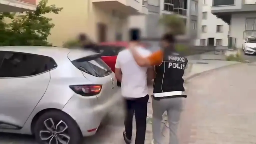 Şifreli telefonlarla uyuşturucu ticareti yapan çeteye büyük darbe