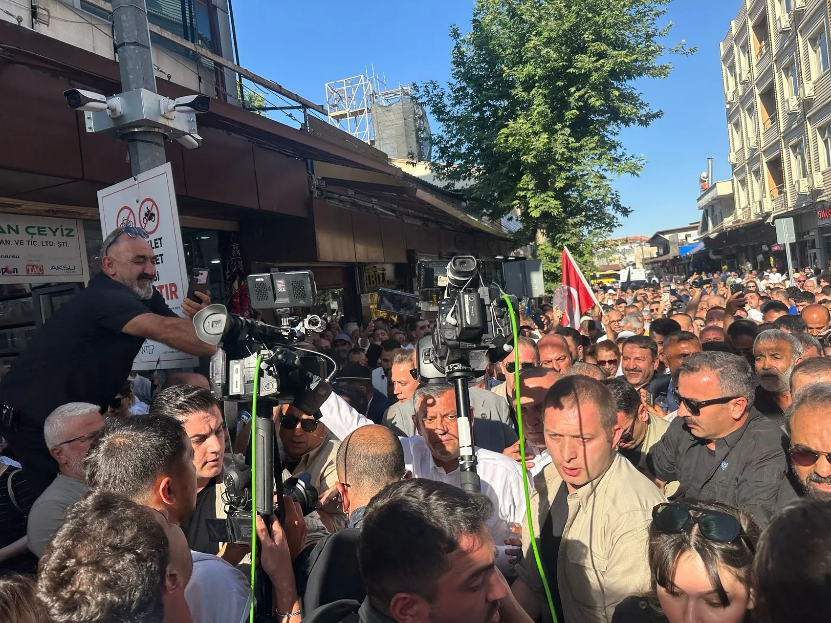 Özgür Özelden iktidar yolculuğu için net mesaj