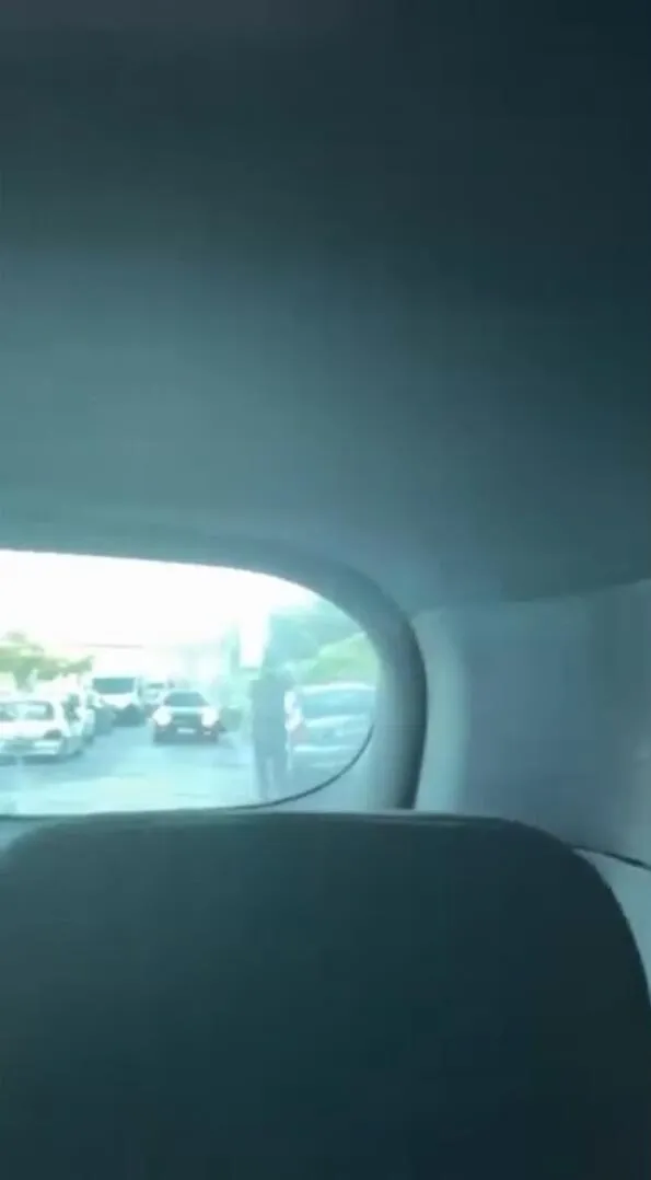 Şişli trafiğinde dehşet anları Ailesinin yanındaki sürücüye yolda saldırdı