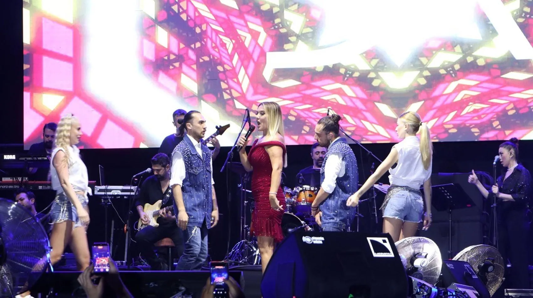 Tekirdağ Kiraz Festivali coşkulu konserlerle noktalandı
