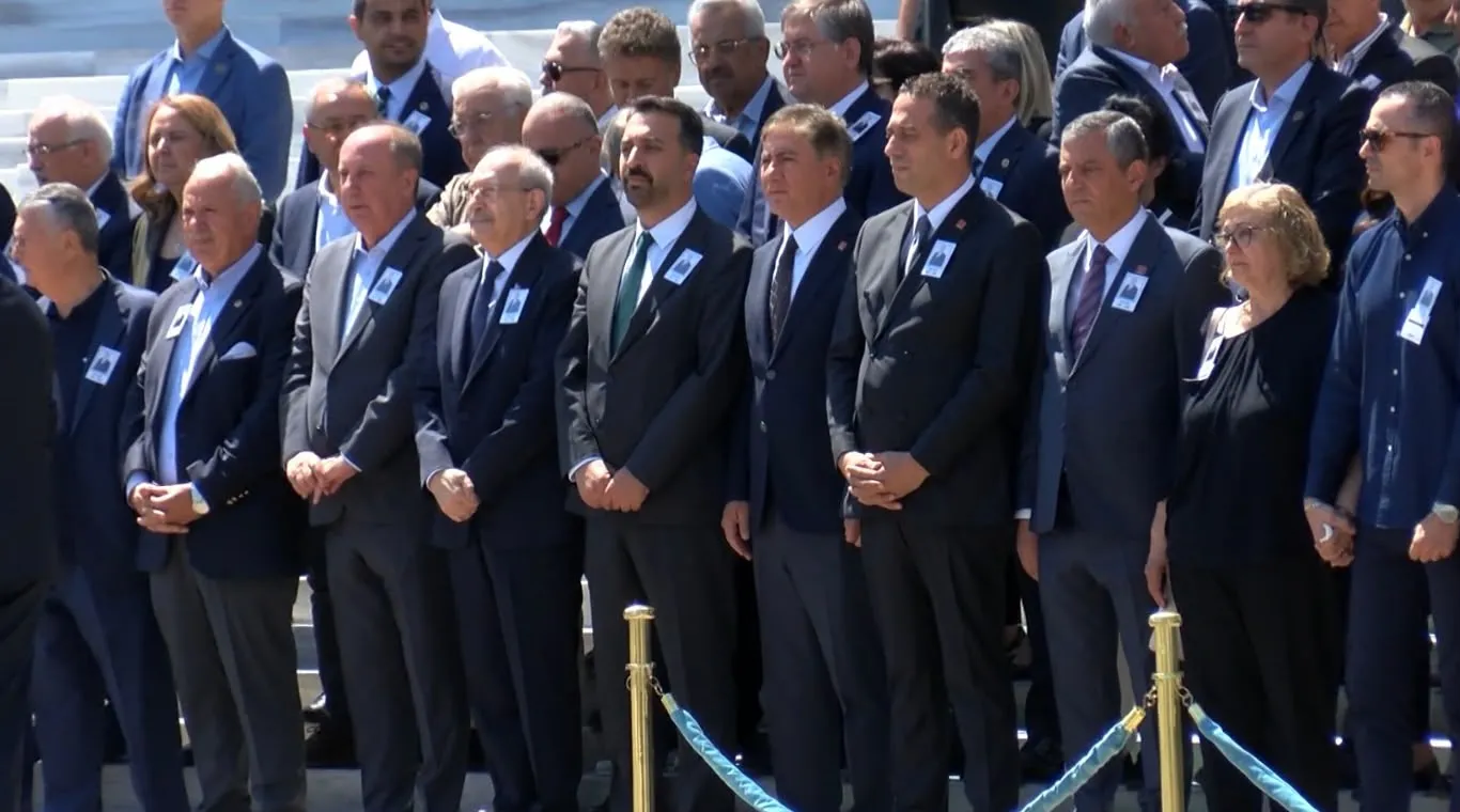 Kılıçdaroğlu ve Özel Meclis’teki cenaze töreninde bir araya geldi