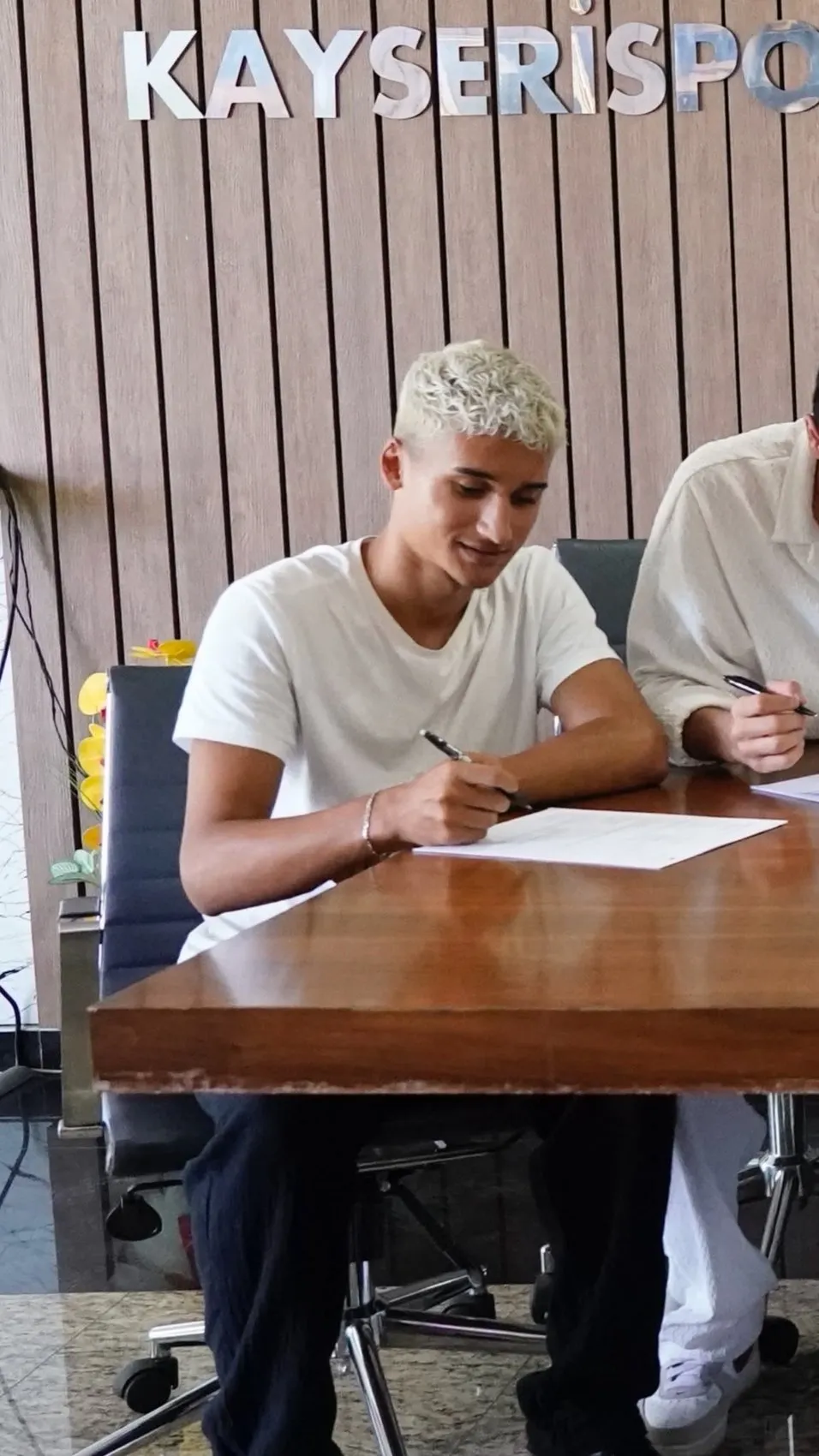 Kayserispor altyapısından çıkan genç yetenek profesyonel oldu