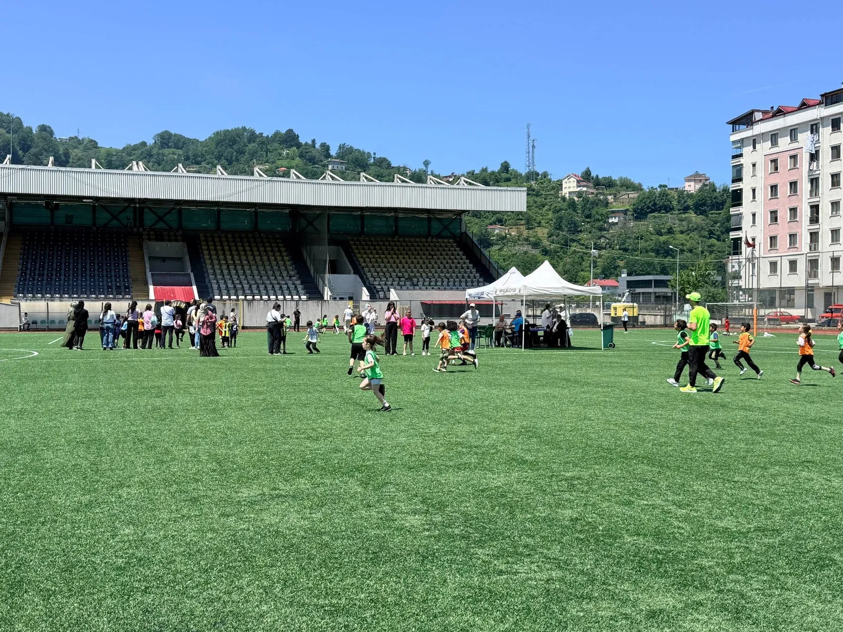 Arhavi’de çocuklar için futbol şenliği