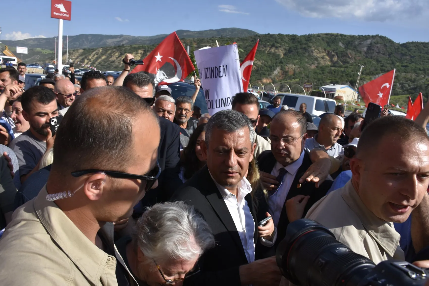 Özgür Özel'den teşkilata sandık çağrısı