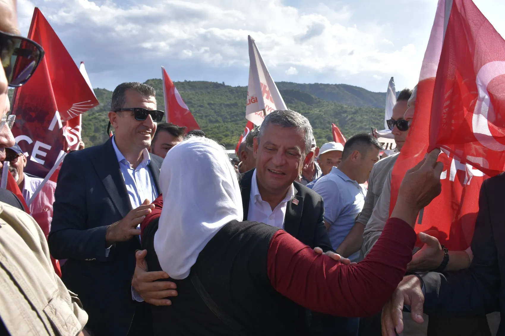 Özgür Özel'den teşkilata sandık çağrısı