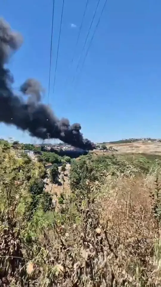 Sultangazi'de plastik fabrikasında büyük yangın