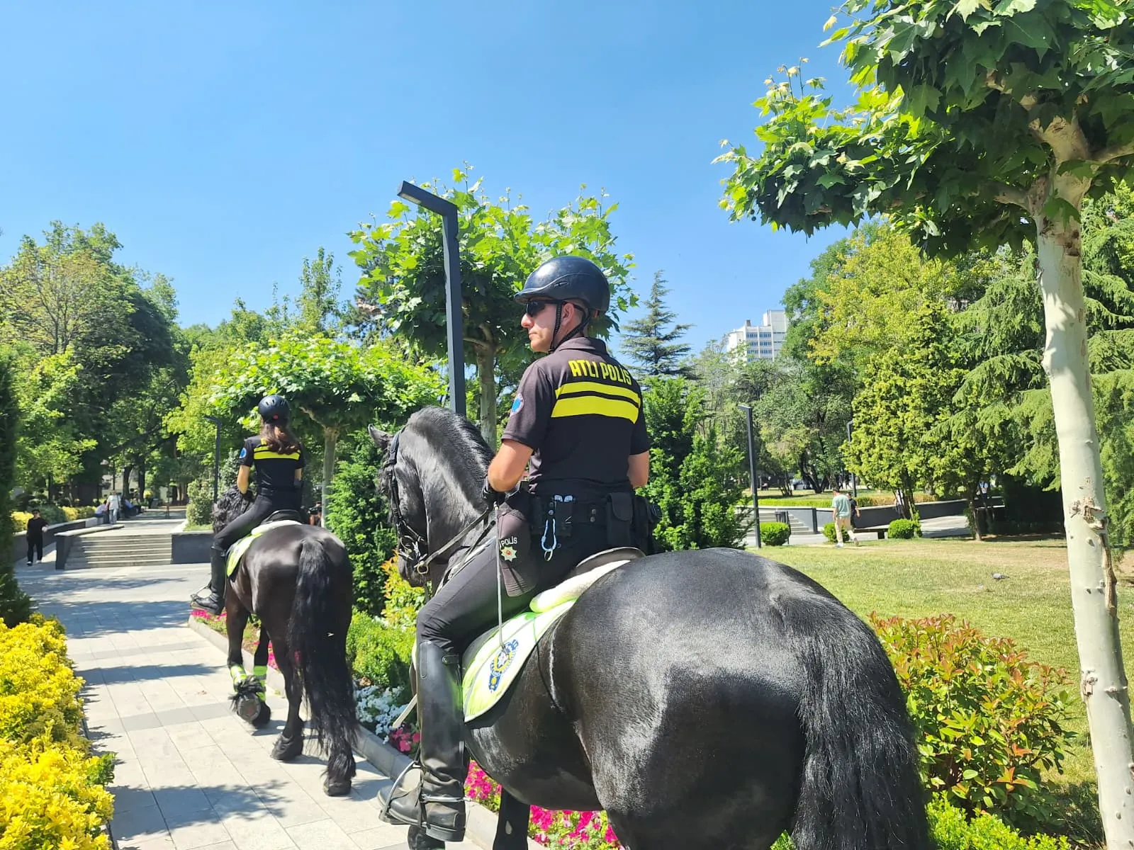 Ankara sokaklarında NATO Zirvesi için atlı polis dönemi