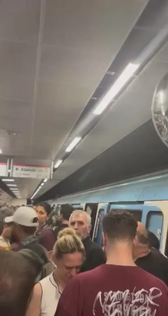Bostancı metrosunda raydan çıkma paniği