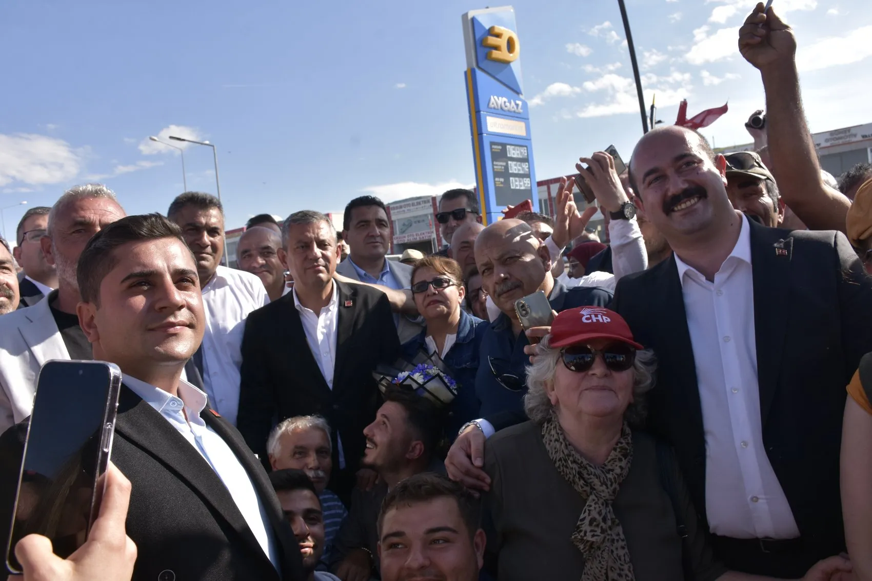 Özgür Özel'den teşkilata sandık çağrısı