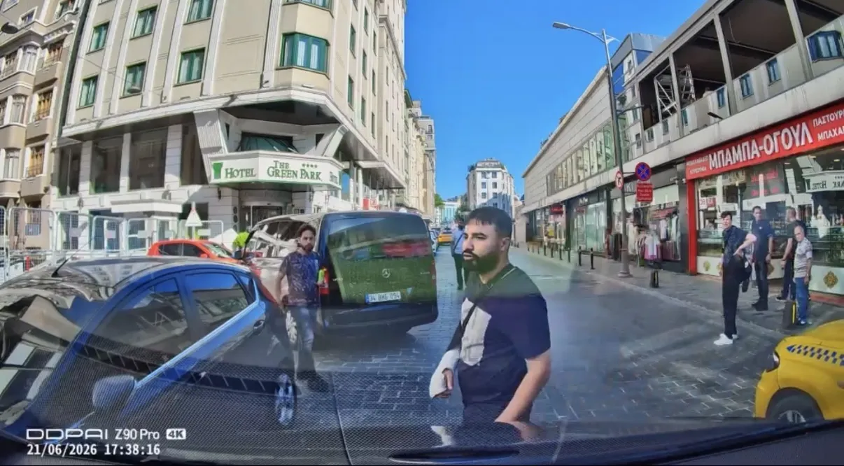 Beyoğlu’nda kabadayılık taslayan sürücüye polis engeli