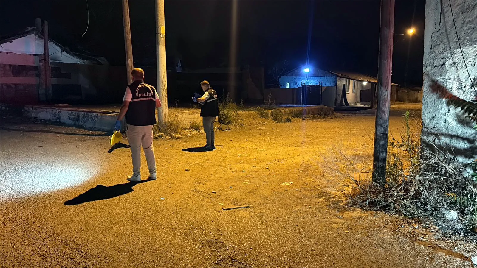 Çorlu’da gece vakti silahlı kavga 17 yaşındaki genç kız vuruldu
