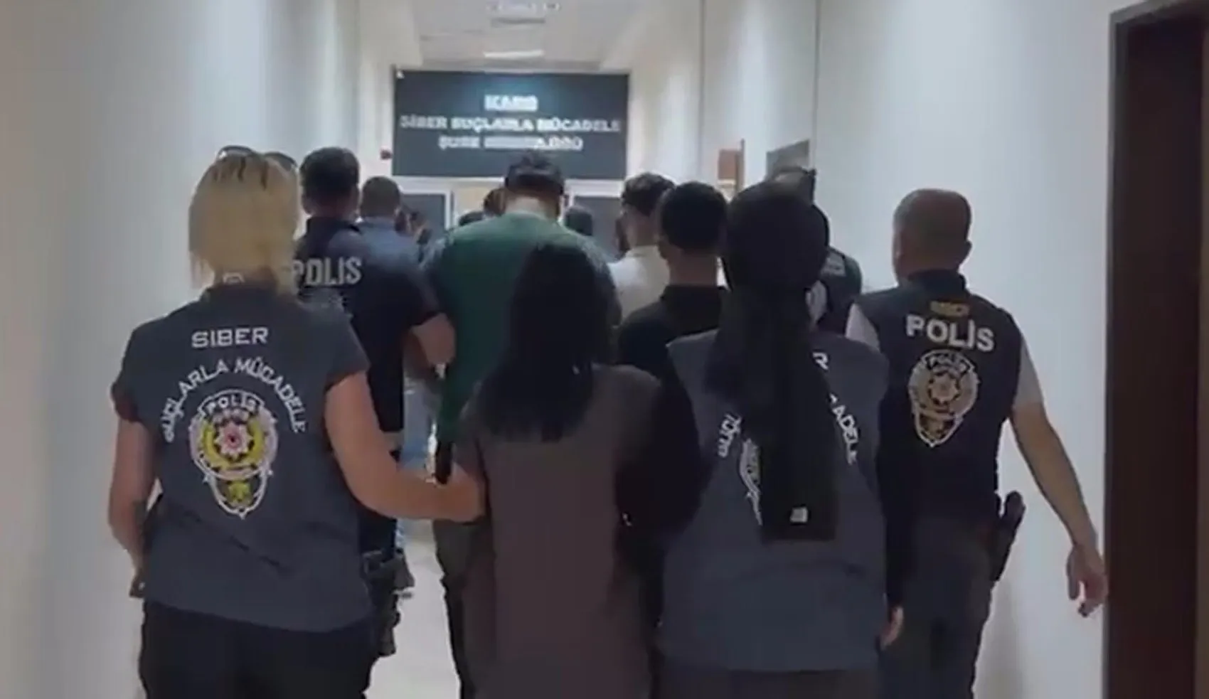 İnternetten evde paketleme işi vaadiyle 54 kişiyi dolandırdılar