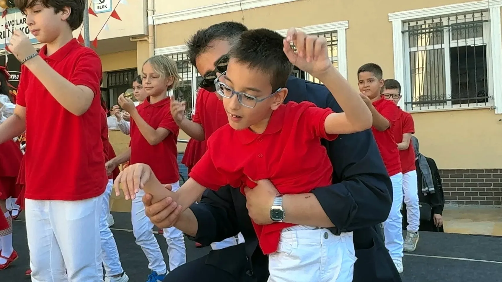 Avcılar’da karne heyecanına özel bir dokunuş