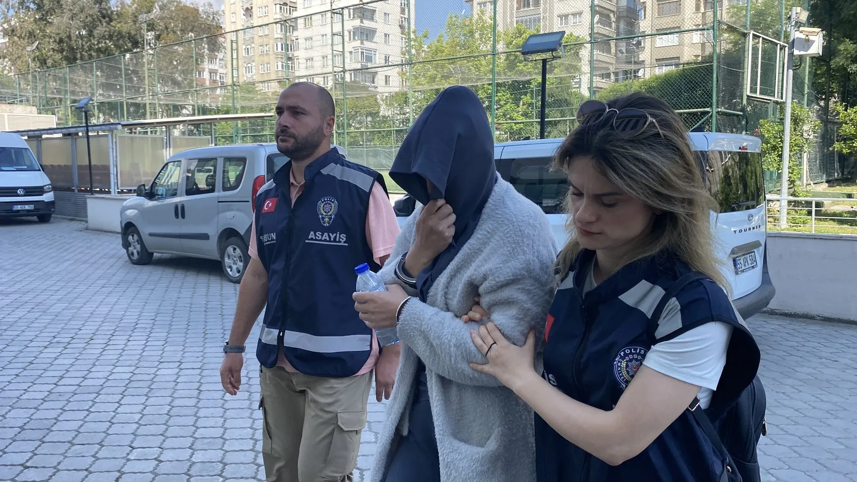 Masaj salonuna telsizli baskın