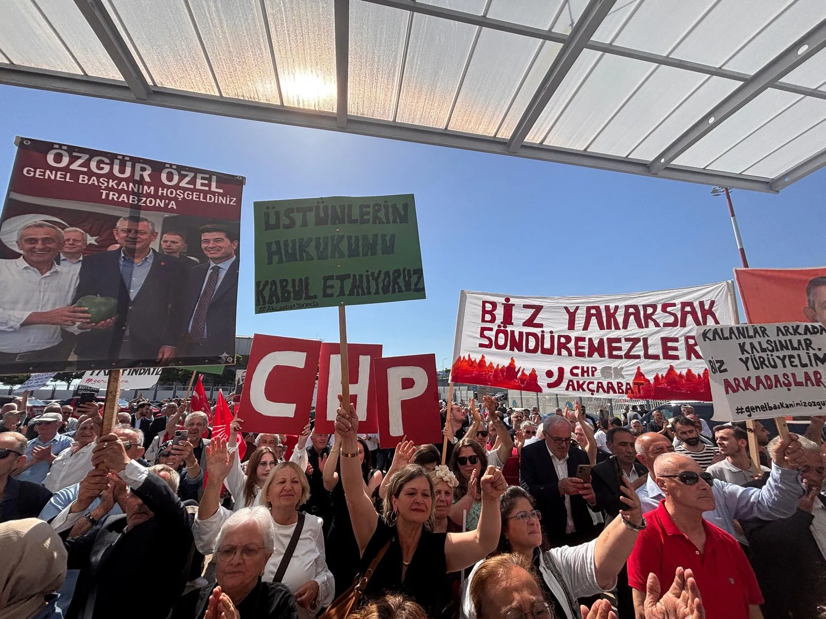 Özgür Özel Trabzon’da iktidar yürüyüşünü başlattı