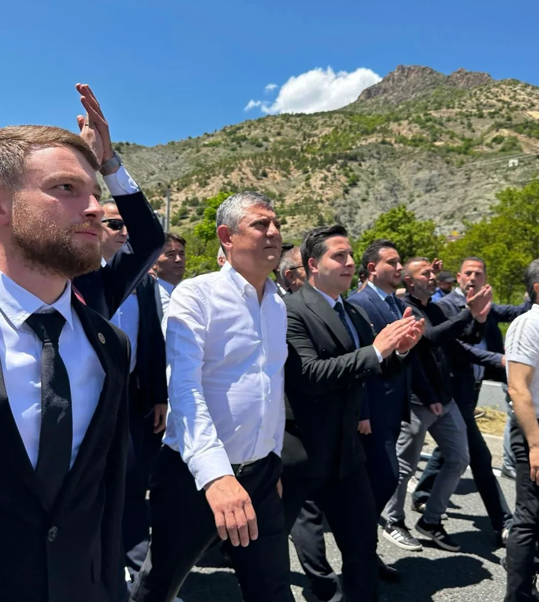 Özgür Özel Gümüşhane yolcusu Pazar günü sandığa gidin
