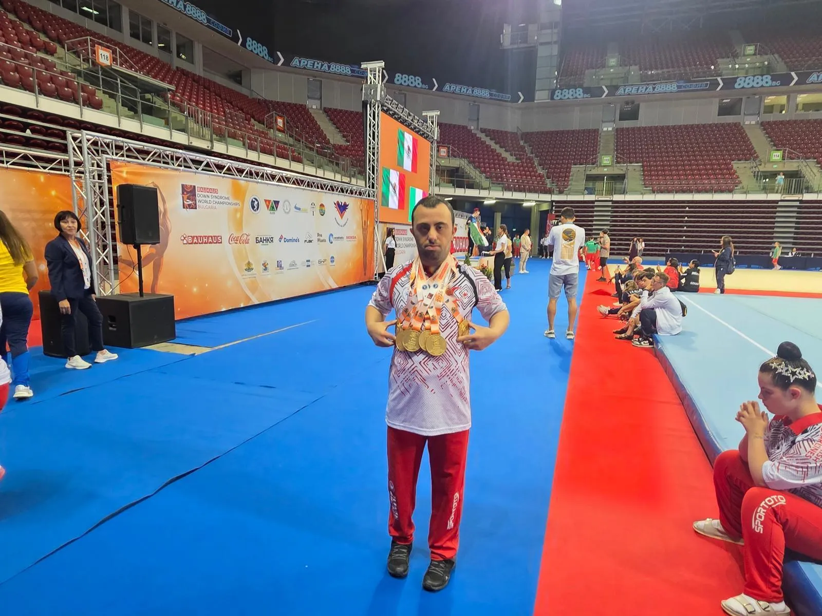 İzmirli Alper Öztürk dünya şampiyonasını 7 altınla kapattı