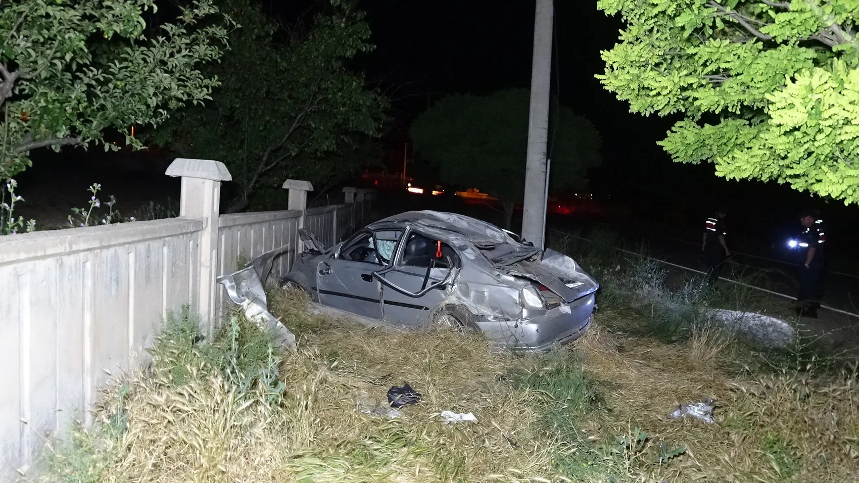 Aksaray’da gece yarısı kaza Bir baba ve iki kızı ağır yaralandı