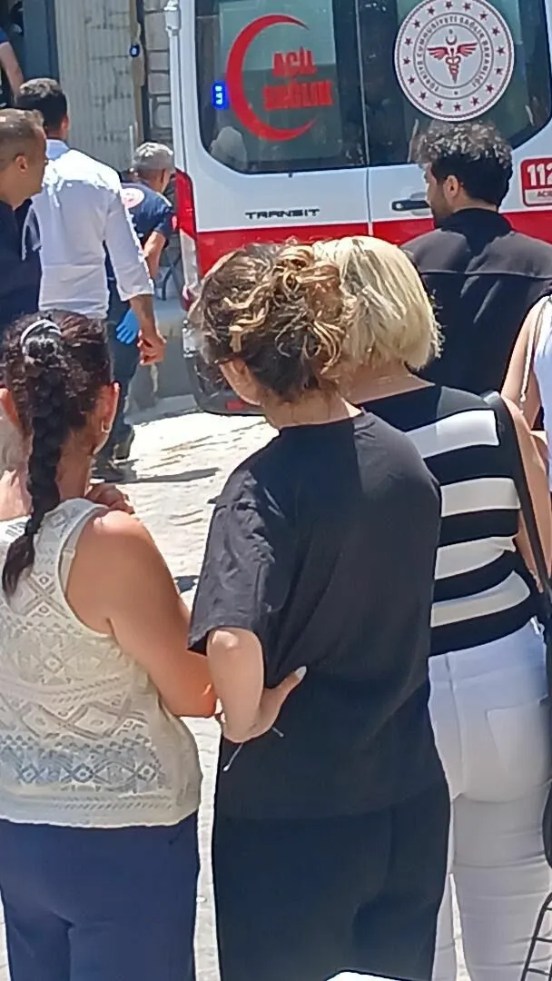 Dilan Polat’ın koruması Alaçatı’da silahlı saldırıya uğradı