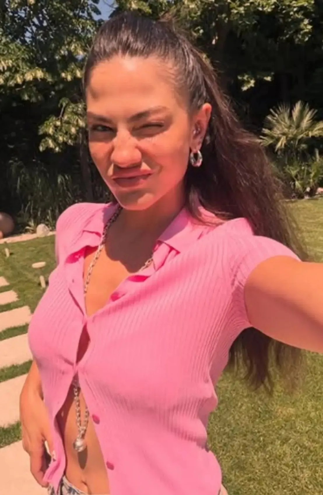 Eşref Rüya nın Nisan ı Demet Özdemir peş peşe paylaştı! Beğeni yağdı 3